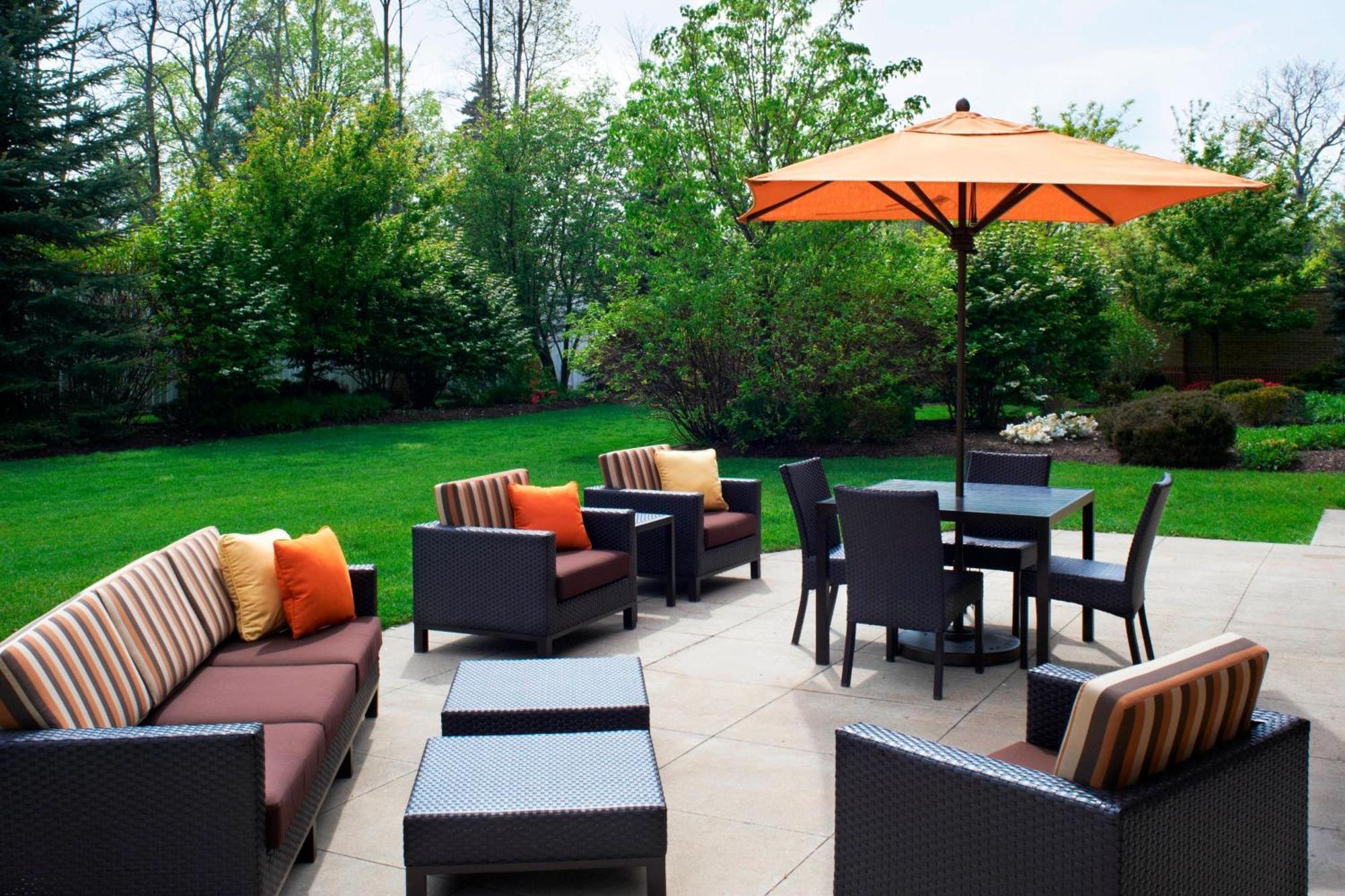 Courtyard Cleveland Airport South Hotel Middleburg Heights Exterior foto
